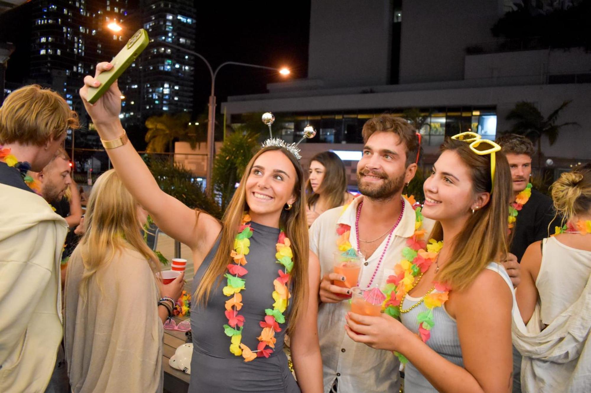 Tequila Sunrise Podstel Hostel Gold Coast Exterior photo