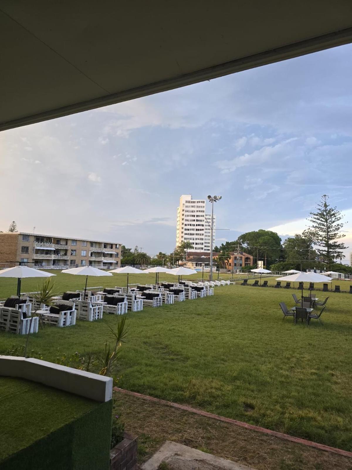 Tequila Sunrise Podstel Hostel Gold Coast Exterior photo