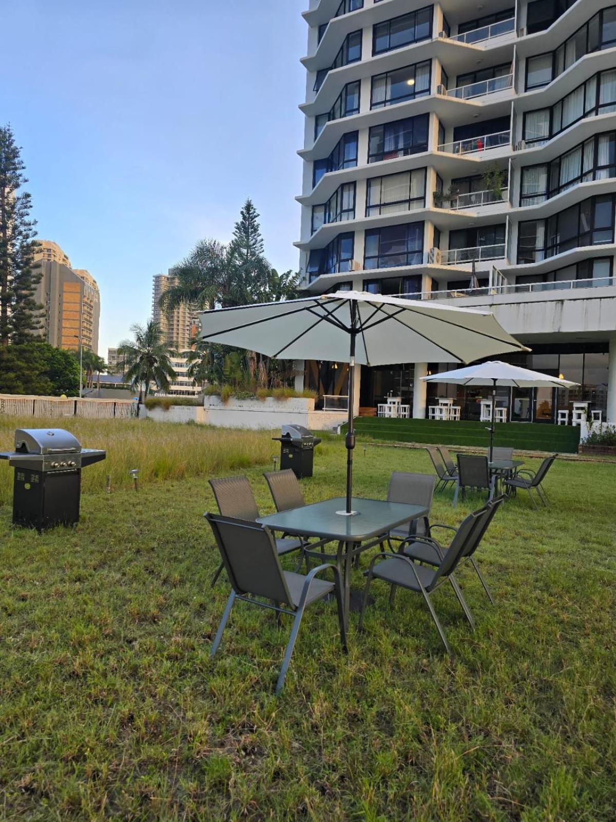 Tequila Sunrise Podstel Hostel Gold Coast Exterior photo